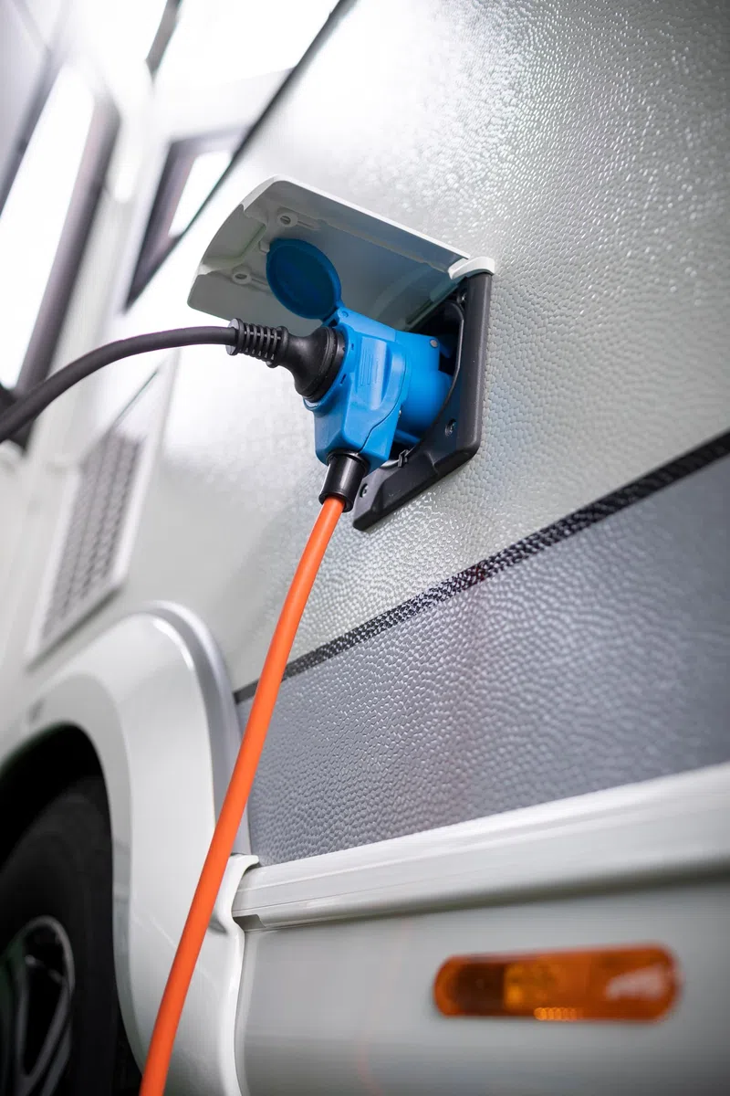 Brennenstuhl Camping CEE-Verlängerungskabel mit CEE-Stecker und Winkelkupplung inkl. Schutzkontakt-Kombisteckdose (3m Kabel in orange, 230V/16A, Einsatz im Außenbereich, Made in Germany)