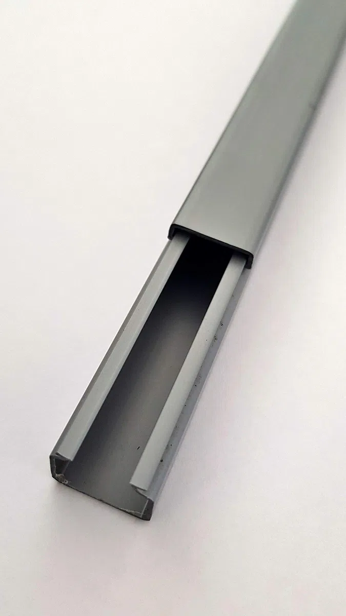 CabCom PVC Kabelkanal Kabelleiste Kabelschacht Brüstungskanal zur Montage an Wand oder Decke Diverse Größen und Farben 2 Meter 90 x 60 mm weiß